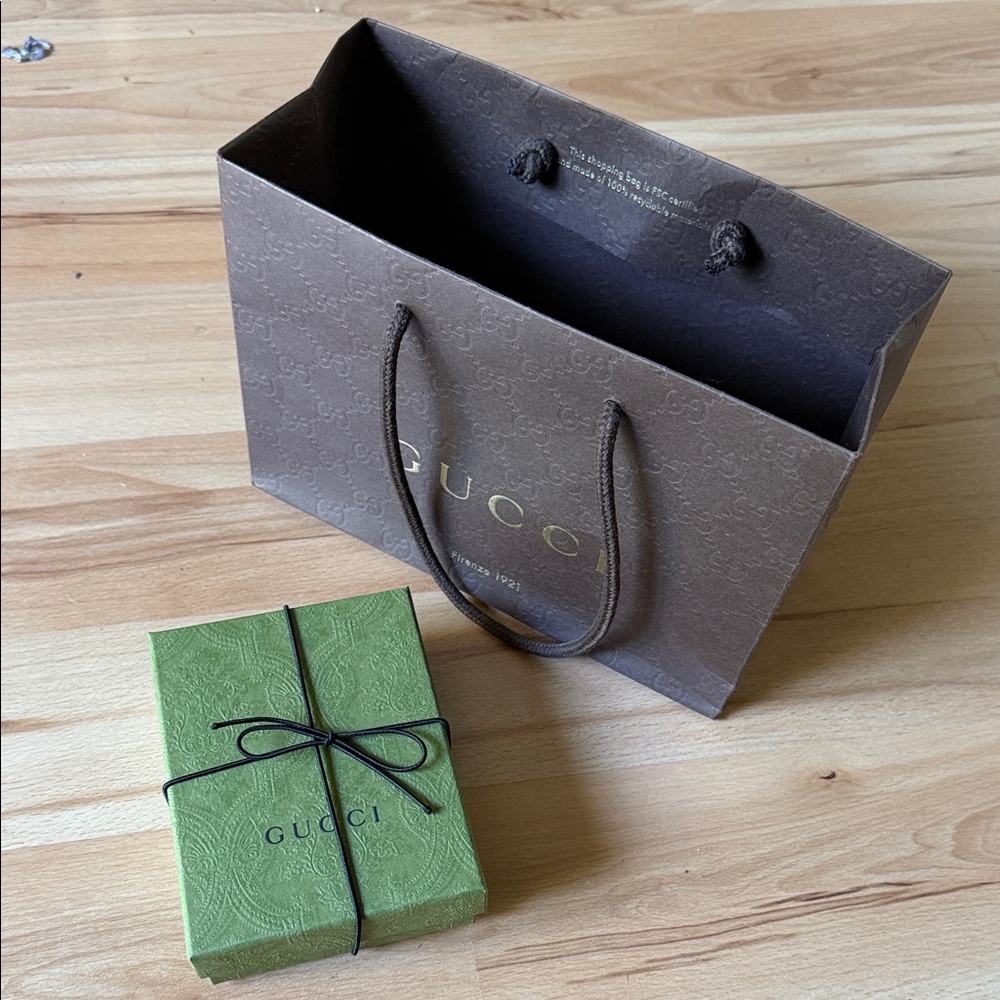Gucci Black Embossed Card Holder - Picture 4 of 4